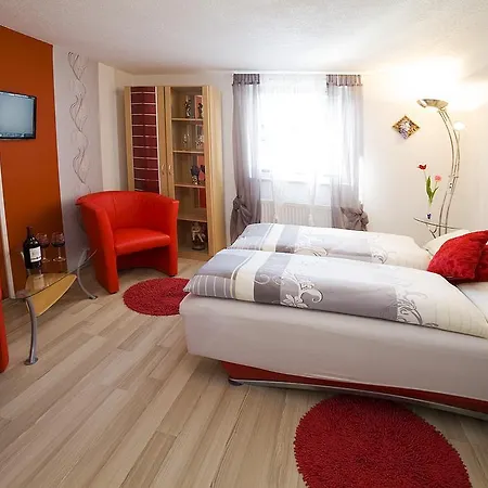 ペンション クーン ゲストハウス ルスト