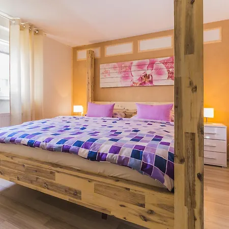 ペンション クーン ゲストハウス 3*