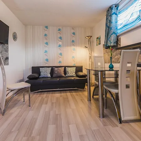 ペンション クーン ゲストハウス 3*